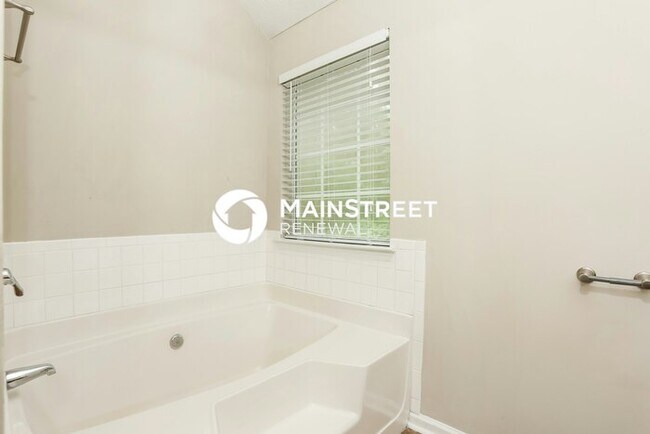 Building Photo - 3 Bedroom Pet-Friendly Home in Atlanta, GA with Main Street Renewal