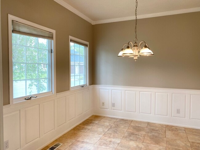 Building Photo - Beautiful custom home in Lakeshore Estates