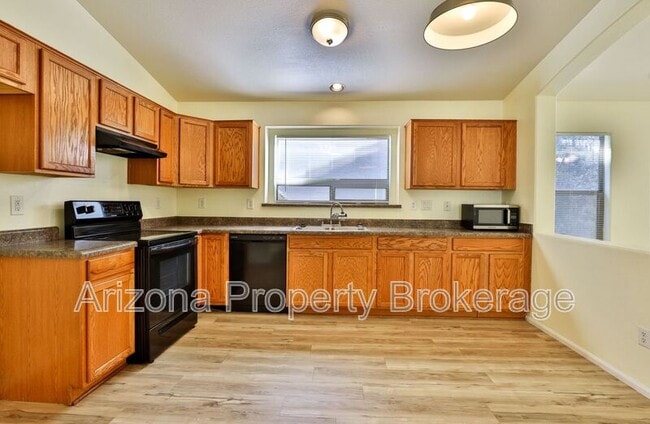 Building Photo - 1025 E Palomino Way