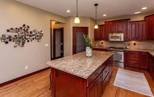 Building Photo - 8700 Wooded Point Dr