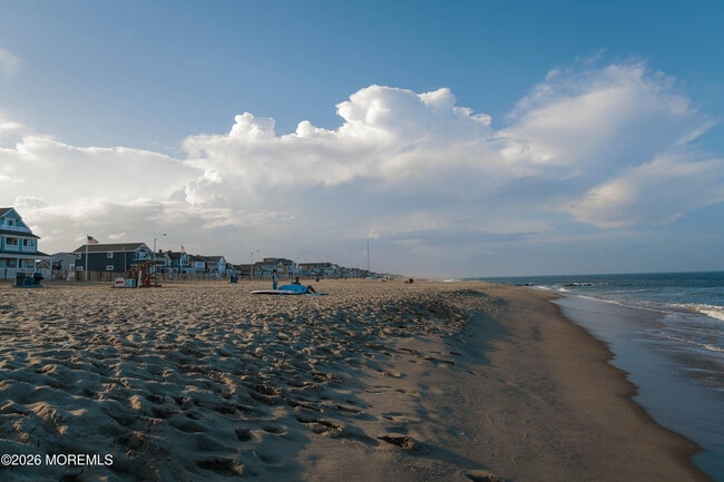 Building Photo - 419 Beach Front
