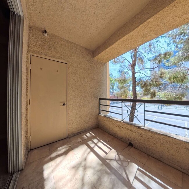 Building Photo - Luxury Mid-Rise | Guard Gated | Underground Garage Area | Resort Style Amenities
