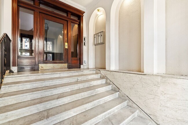 Building Photo - 25 Stearns Rd