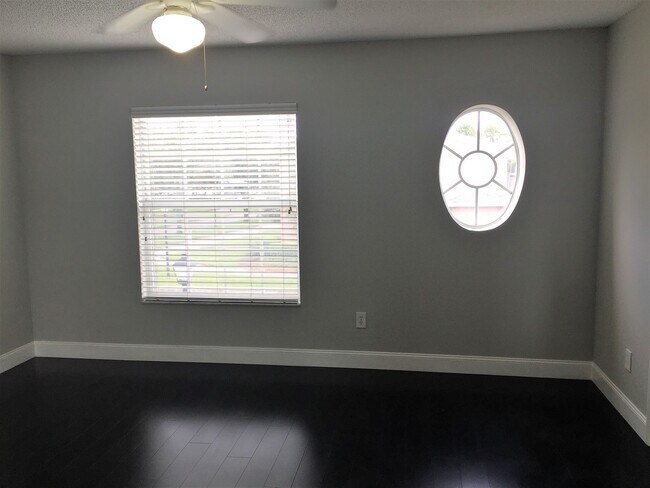 Building Photo - Gorgeous Townhouse in the heart of Avalon ...