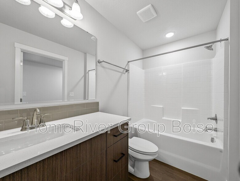 Building Photo - 857 E Travel Ln