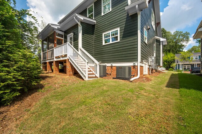 Building Photo - 2019 James St