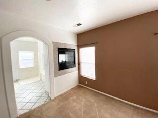 Building Photo - 7176 Husky Dr NE