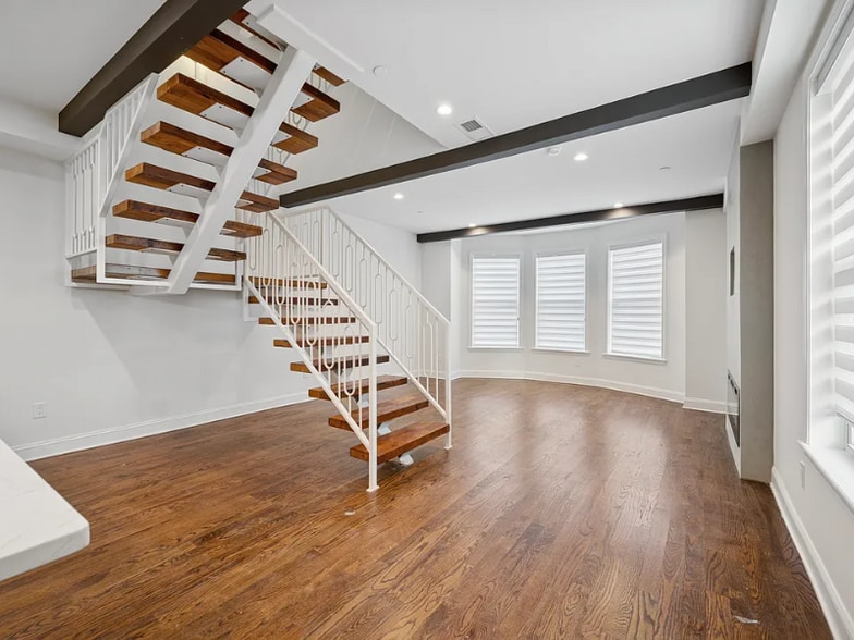 Building Photo - 2926 W Oxford St