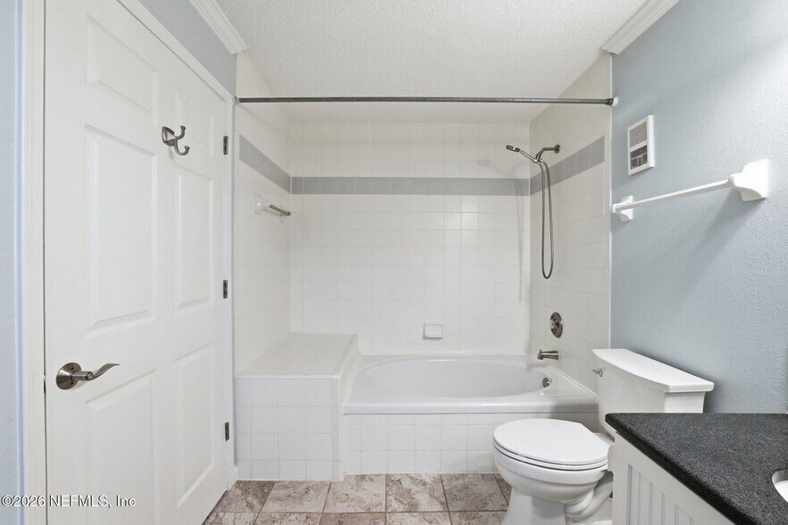 Building Photo - 400 Sandiron Cir