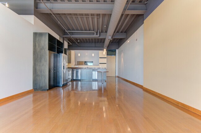 Building Photo - Luxury Gold Lofts! Bright Open Floor Plan with City Views-Secure Parking