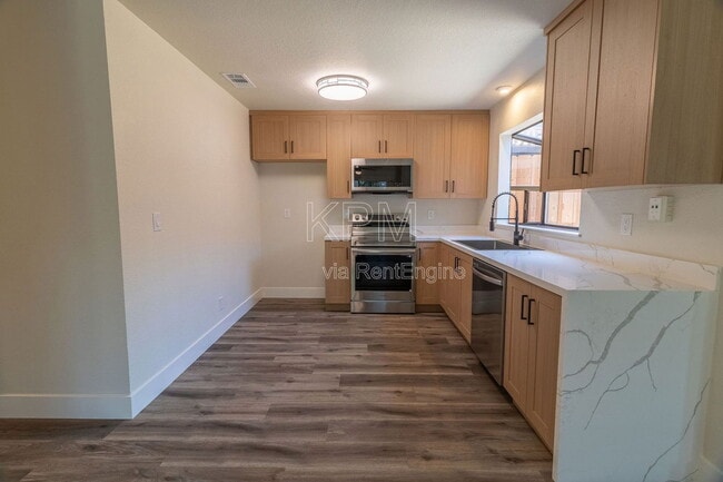 Building Photo - 8720 Fox Creek Dr
