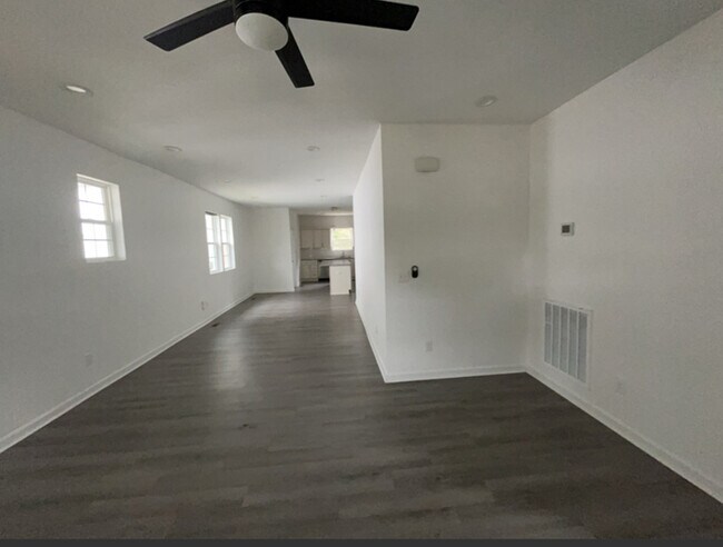 Building Photo - !! SPECIAL HALF OFF SECOND MONTH'S RENT!!! Updated 3BR 2BA  Home w/ Renovated Kitchen near Downto...