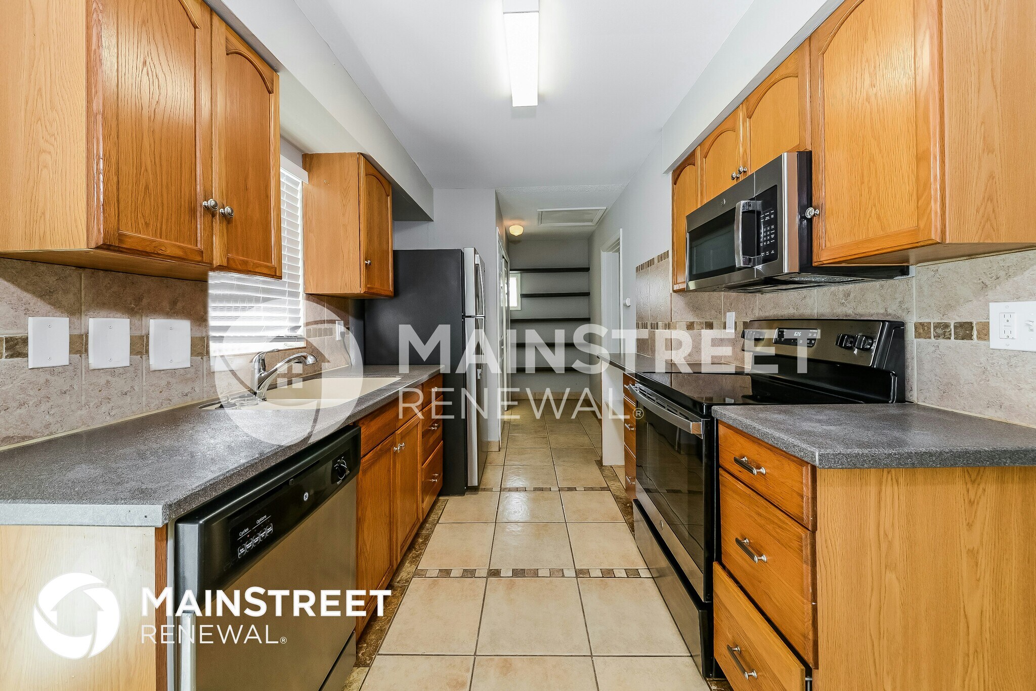 Building Photo - 2459 Stratford Dr