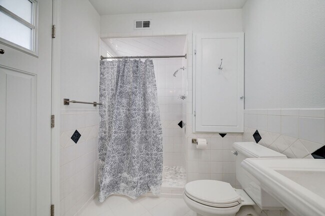 Building Photo - Welcome to this stunning 3-bedroom, 2-bath, single-story home that has been completely renovated ...