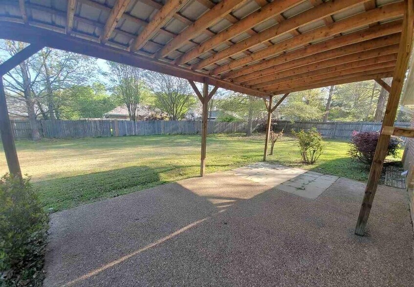 Building Photo - 208 Foxwood Cove