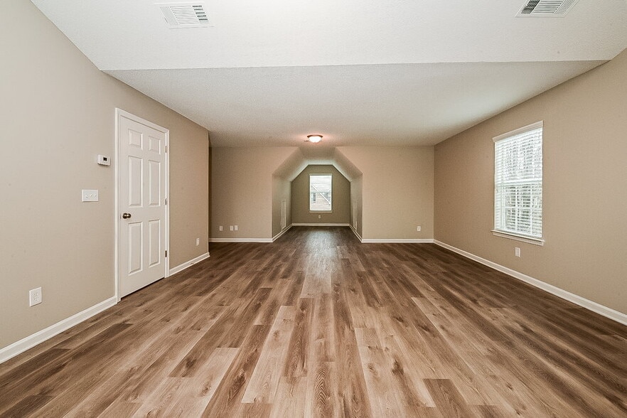 Building Photo - 1452 Shelnut Ct