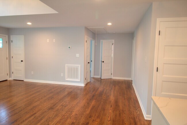 Building Photo - Beautiful 2 bedroom home in downtown Raleigh!