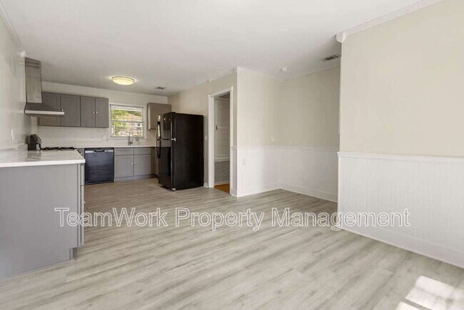 Building Photo - 1641 Falmouth St