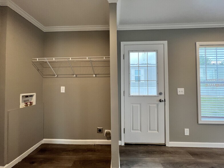 Building Photo - 192 Silver Birch Cir