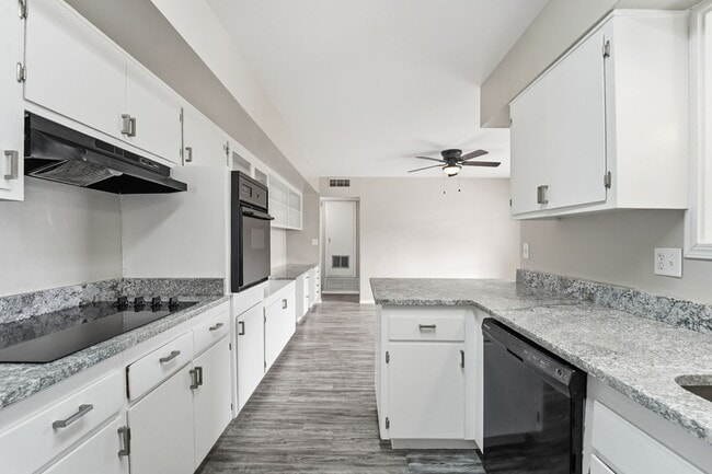 Building Photo - Comfortable 2-Bed Sun City Retreat with Vinyl Flooring & Fresh Paint