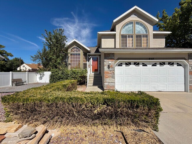 Building Photo - 717 E Hundley Hvn Cir