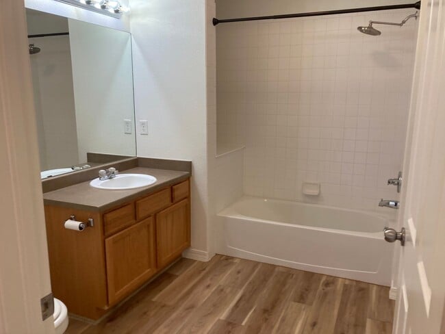 Building Photo - 2450 Windrow Dr