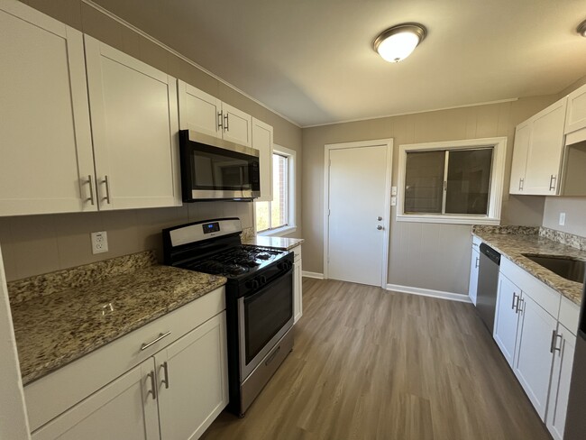 Building Photo - 532 Belmar Dr