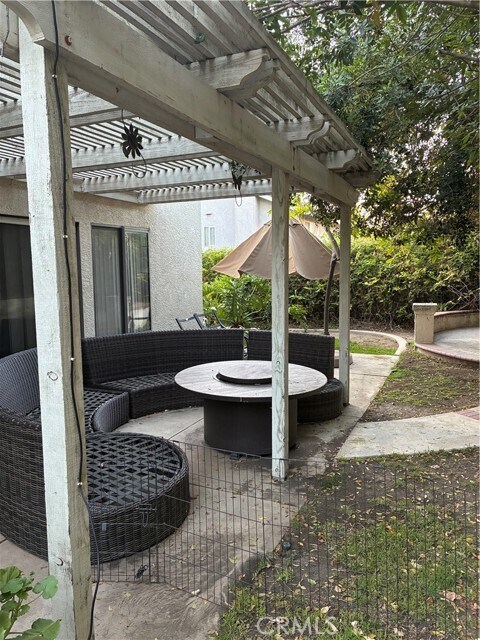 Building Photo - 674 Radbury Pl