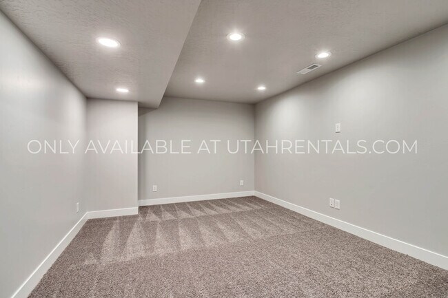 Building Photo - 5002 N Marble Fox Way