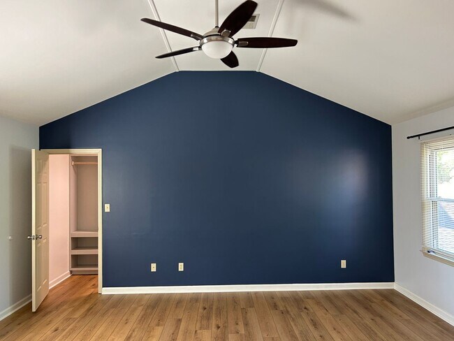 Building Photo - 4 Bedrooms with Finished Basement and Bonus Room!