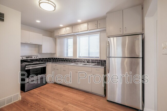 Building Photo - 351 E 4575 S