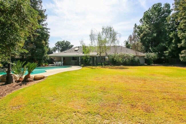 Building Photo - Clovis Ranch style 4 bedroom with Pool on ...