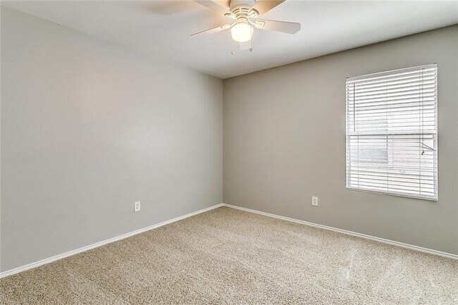 Building Photo - 909 Poncho Ln