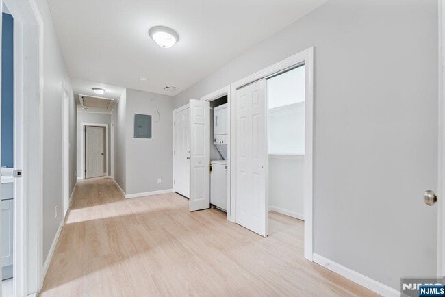 Building Photo - 16 John St