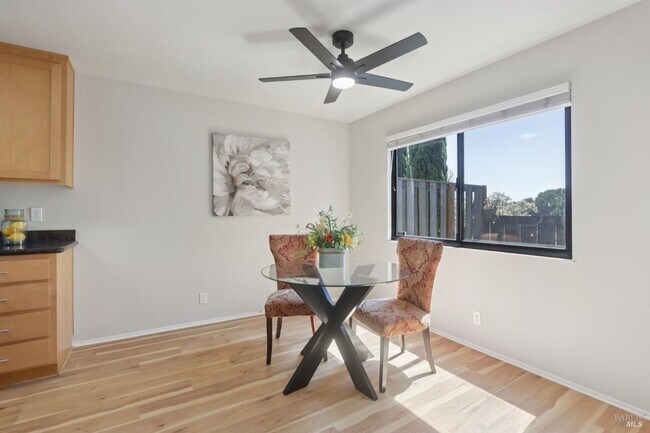 Building Photo - 900 Cambridge Dr