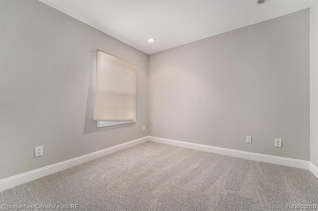 Building Photo - 1630 Normandy Rd
