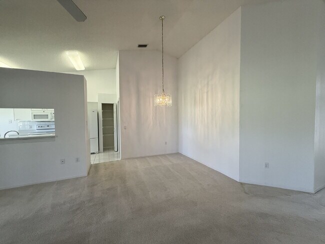 Building Photo - Heritage Pines active 55+ community 2/2 villa