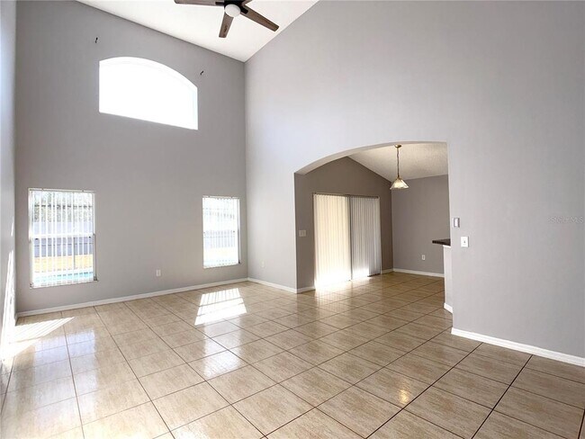 Building Photo - 732 Casterton Cir