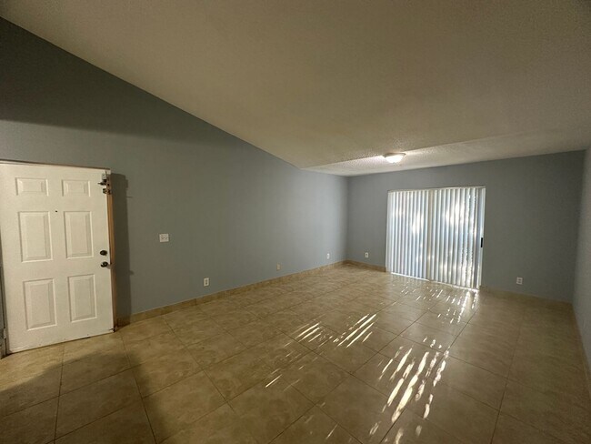 Building Photo - 2 Bedroom Condo in Nob Hill Landing - Tamarac Florida