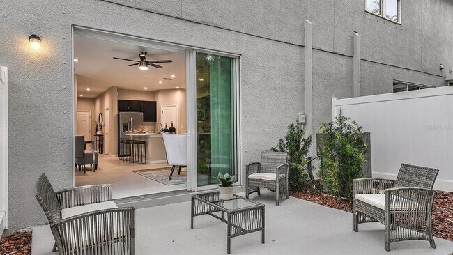 Building Photo - 10557 Oakside Dr