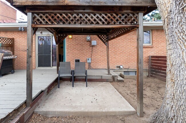 Building Photo - Single Family Rancher in Garden Ranch