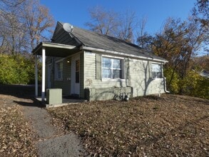 Building Photo - 220 Corbin St