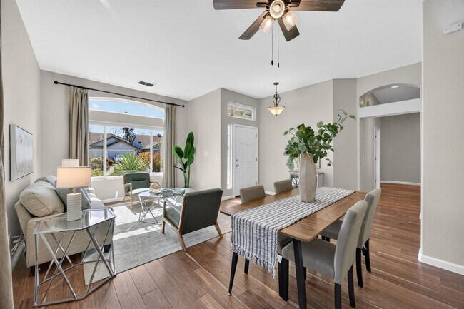 Building Photo - 2726 Genesee Dr