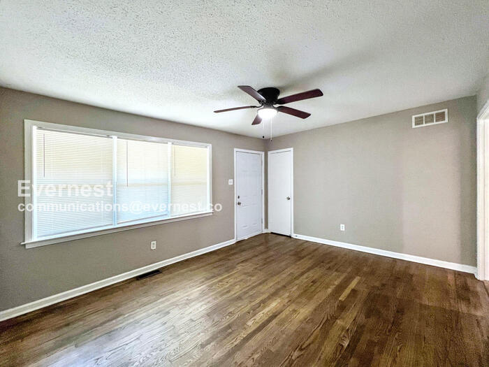 Building Photo - 825 W South St