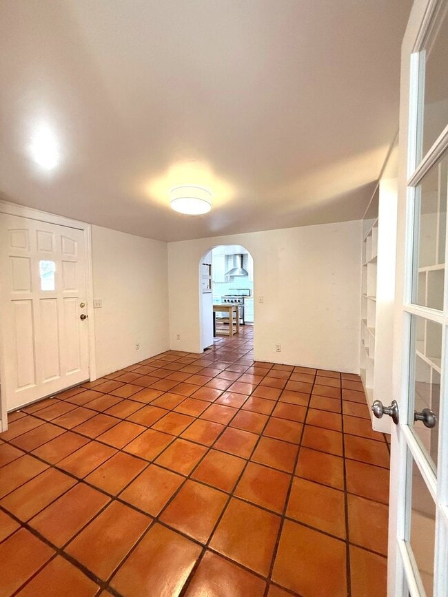 Building Photo - Charming Monterey Home in Quiet Neighborho...