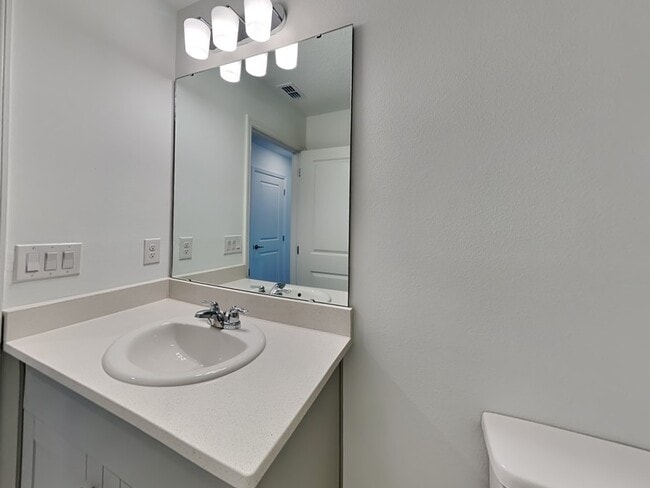 Building Photo - 215 Riverfront Wy