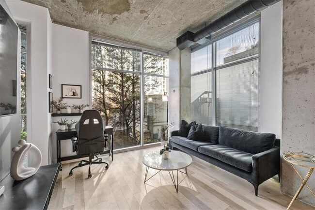 Building Photo - 250 Pharr Rd NE