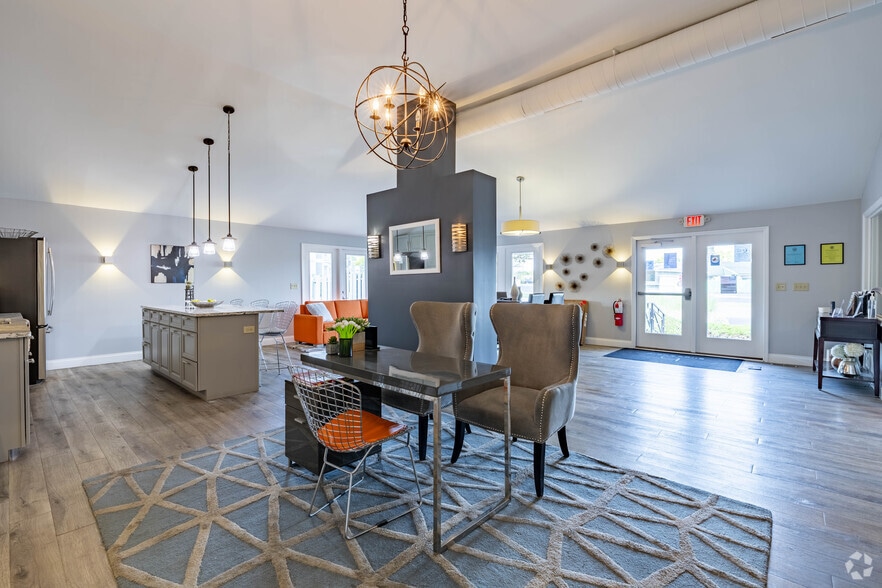 Primary Photo - Villager Apartments