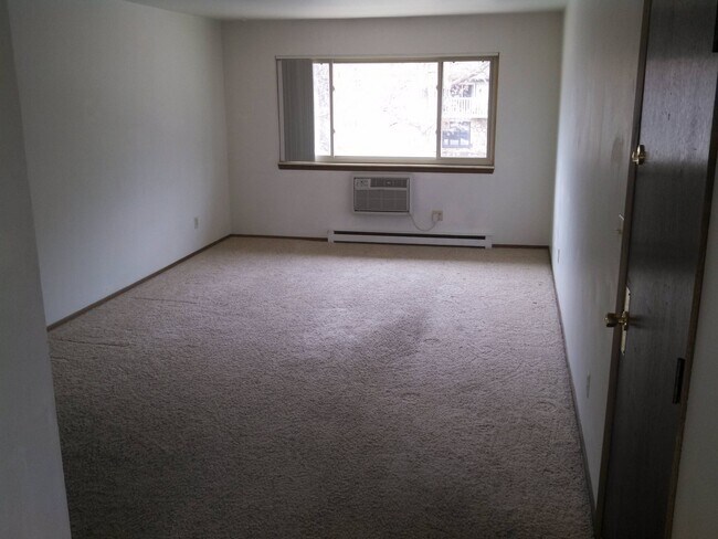 Building Photo - 1042 Oxford Dr