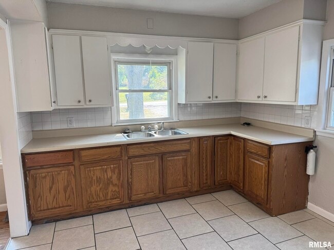 Building Photo - 2826 W 47th St